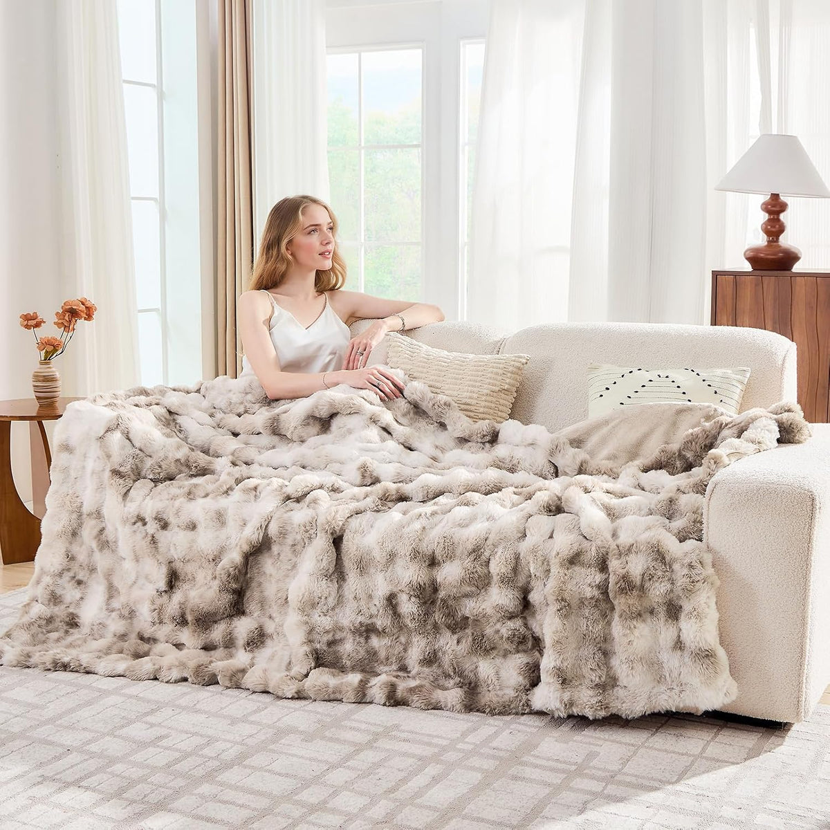 Fluffy Faux Rabbit Fur Throw Blanket - Soft Plush Luxury Bubble Blanket for Couch, Bed (King Size 108''X90'', Tie-Dyed Beige)