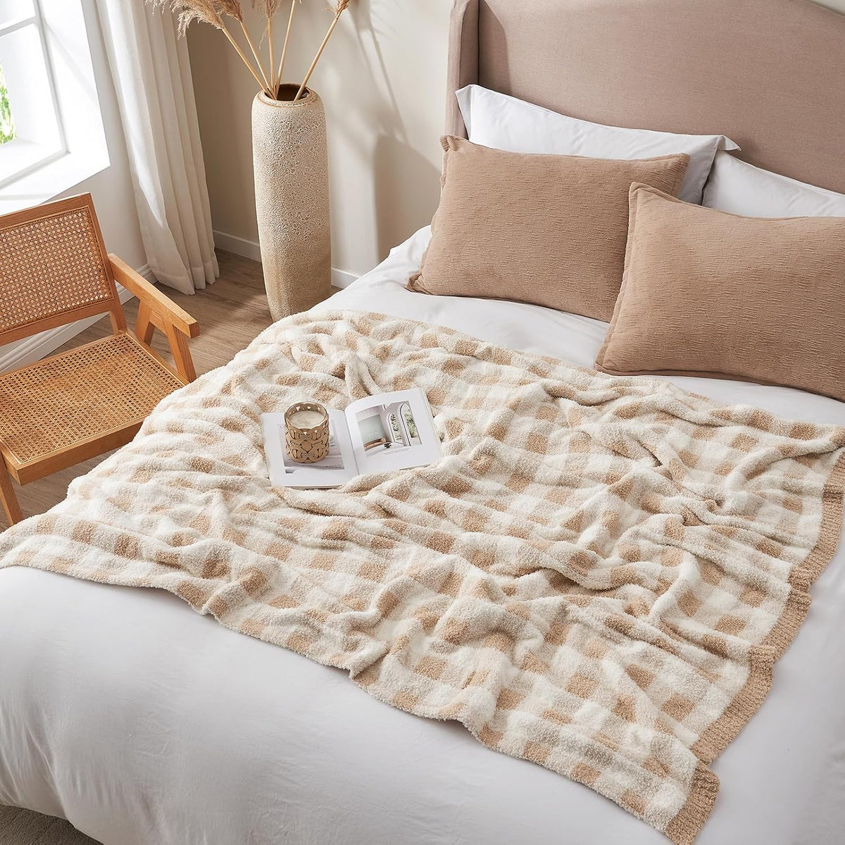 Queen Size Checkered Bedding Blanket Beige, Super Soft Warm Cozy Bed Blankets Oversized Fuzzy Plush Blankets for Bed, Bedroom, Plaid Beige, 90X90 Inches
