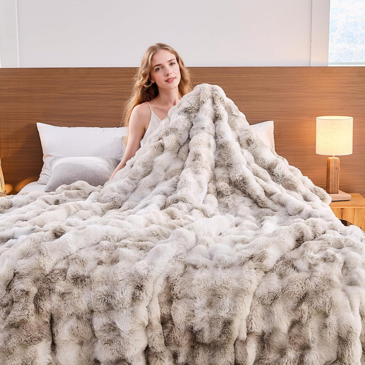 Fluffy Faux Rabbit Fur Throw Blanket - Soft Plush Luxury Bubble Blanket for Couch, Bed (King Size 108''X90'', Tie-Dyed Beige)